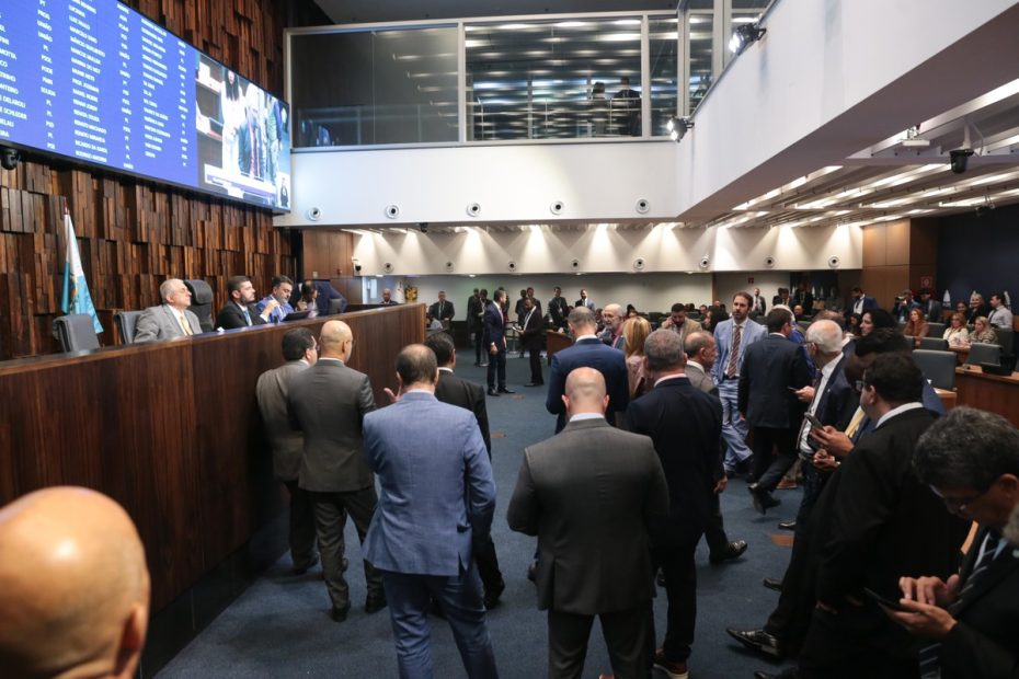 Alerj derruba aumento das emendas impositivas e aprova LDO previsão de R$ 17 bilhões de déficit em 2026