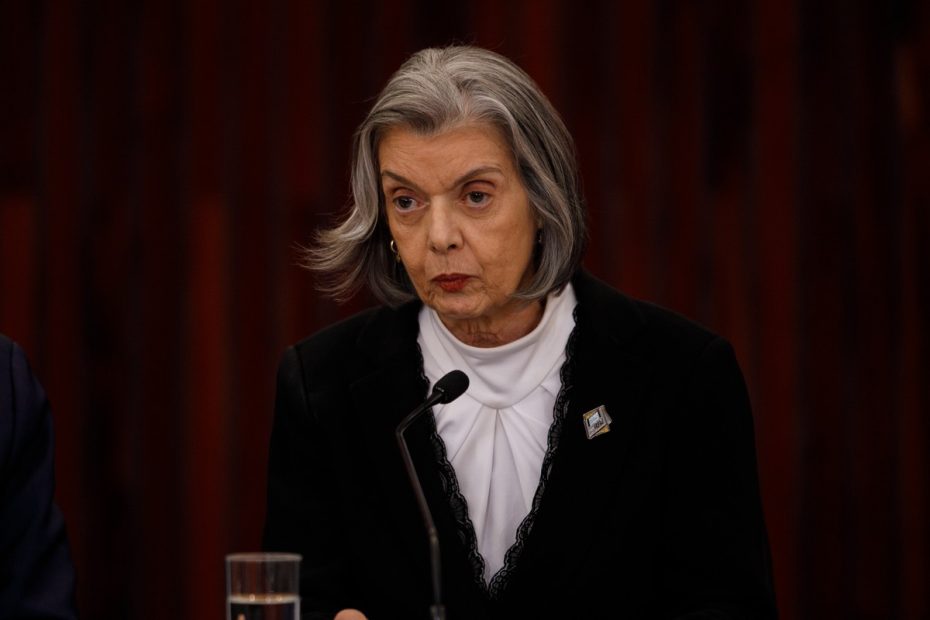 Em evento do Valor Econômico, Cármen Lúcia defende segurança jurídica e publicidade na agenda de magistrados