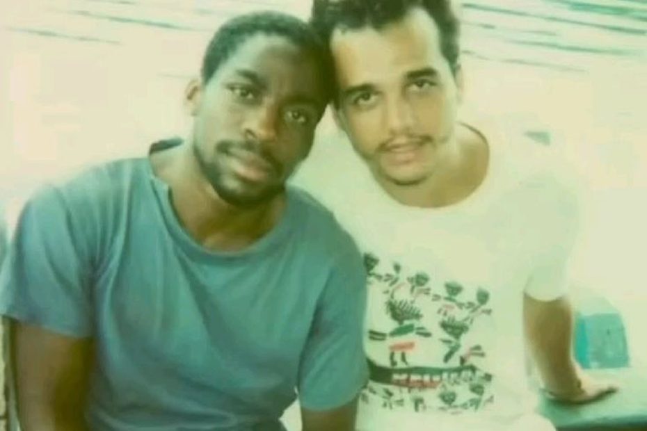 Lázaro Ramos celebra aniversário de Wagner Moura com fotos antigas: 'Amigo-irmão, só dá orgulho'