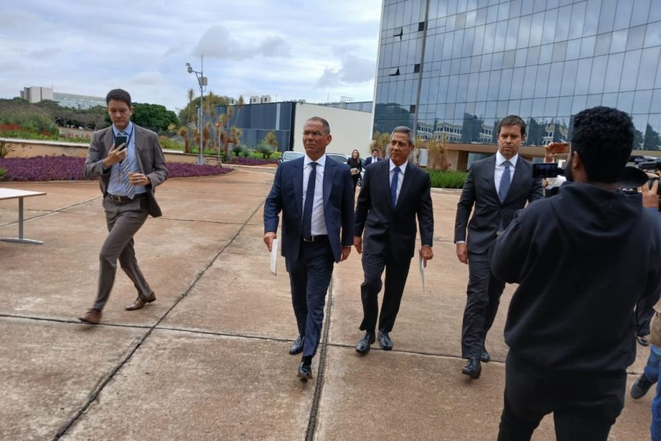 Moraes não autoriza advogado de Braga Netto a gravar acareação com Cid e defesa reclama