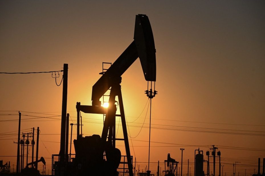 Petróleo opera em forte queda após Trump anunciar cessar-fogo entre Irã e Israel