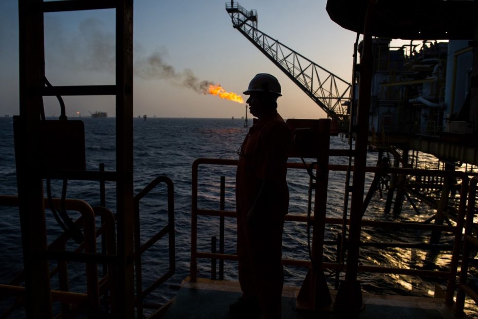 Preço do petróleo dispara com ataque dos EUA ao Irã e risco de retaliação