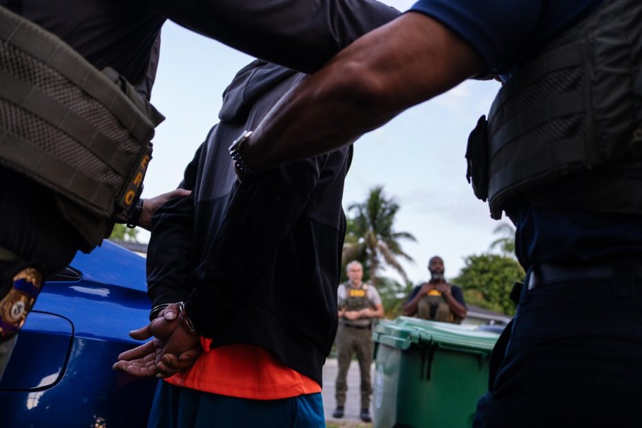 Preocupação com condições extremas em centros de detenção de imigrantes cresce nos EUA