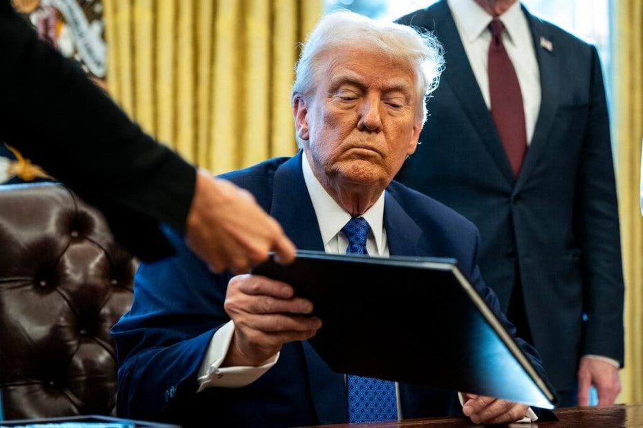 Trump instruiu sua equipe a anunciar 'janela de 2 semanas' para ocultar planos de ataque ao Irã, diz a CNN