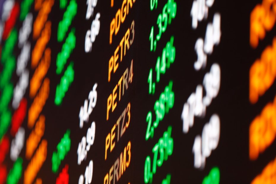Bolsa tem melhor 1º semestre em 9 anos, com alta de 15%. Confira as ações que mais subiram