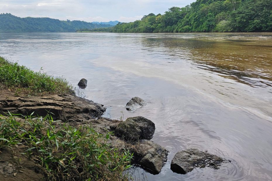 Equador suspende exportação de petróleo após paralisação de seus oleodutos