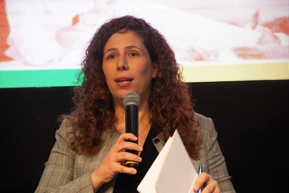 Governo analisa alternativas ao IOF, mas objetivo é 'deixar os pobres dentro do orçamento', diz ministra da Gestão