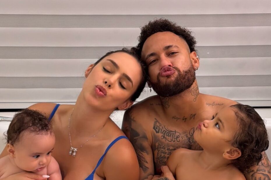 Neymar Jr. aparece em momento raro com Bruna Biancardi e filhas durante banho em família